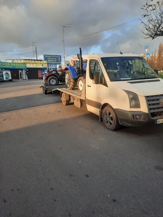 Вантажні перевезення. Евакуатор . Київ Україна.