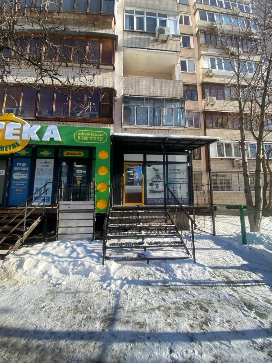 Фасадне приміщення 77 м2 в Дарницькому районі