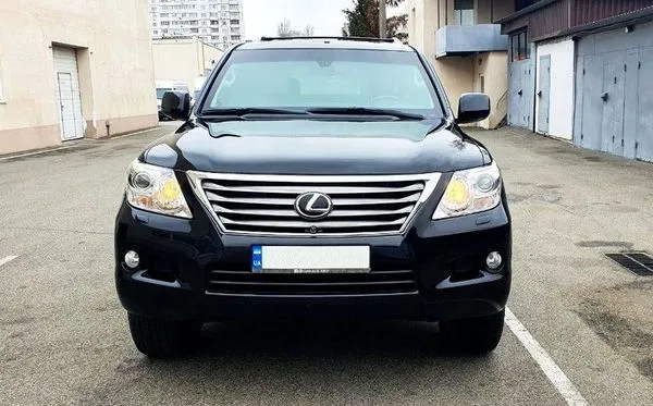 384 Броньований джип Lexus LX 570 B6 чорний з водієм