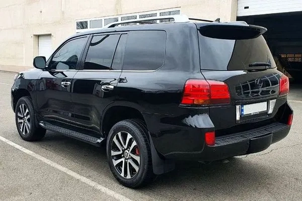 384 Броньований джип Lexus LX 570 B6 чорний з водієм