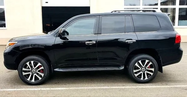 384 Броньований джип Lexus LX 570 B6 чорний з водієм