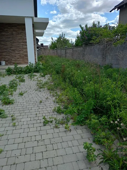 Косіння стрижка трави бур*янів газону