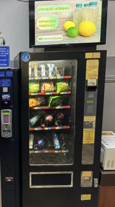 Вендинговий автомат для снеків і напоїв Necta