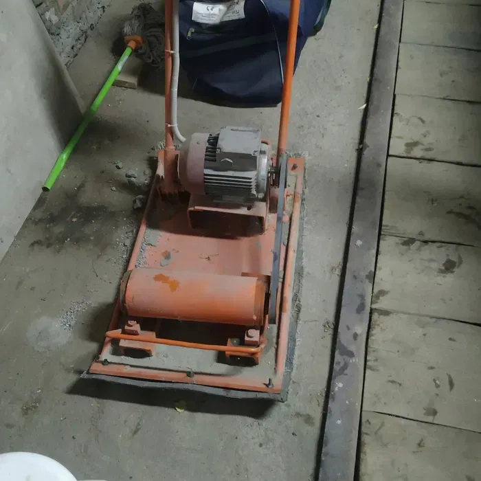 Вібро плита 220в.