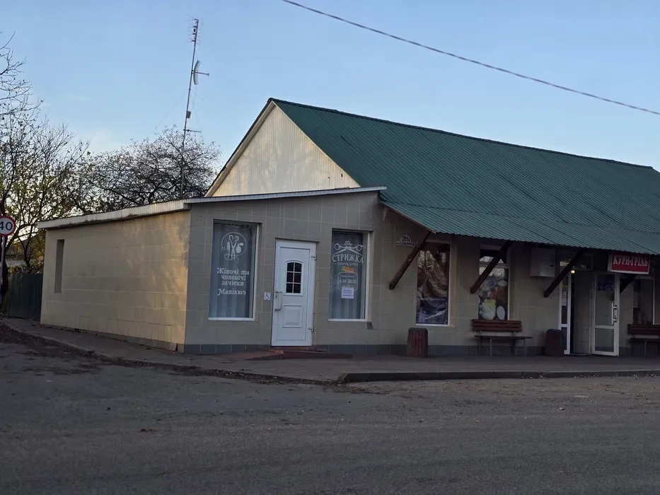 Приміщення під перукарню, салон краси або вільне призначення.