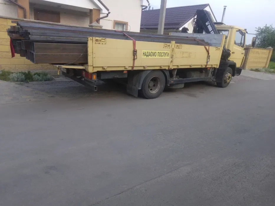 Комплексні послуги: 5т автодоставка довгомірів (до 7м) та завантаження-розвантаження маніпулятором.