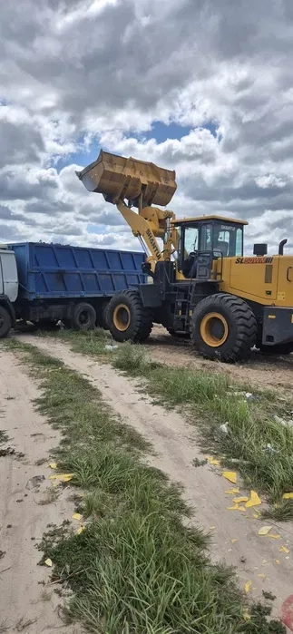Фронтальний навантажувач 
