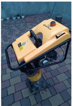 Вібронога бензинова