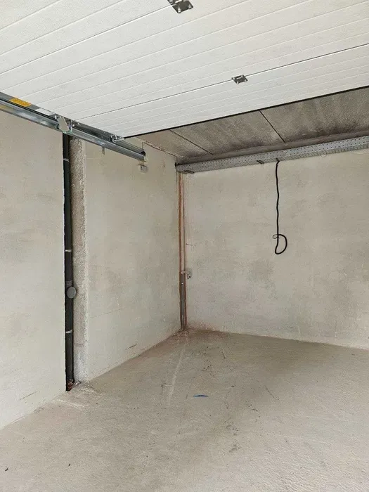 Паркінг місце гараж