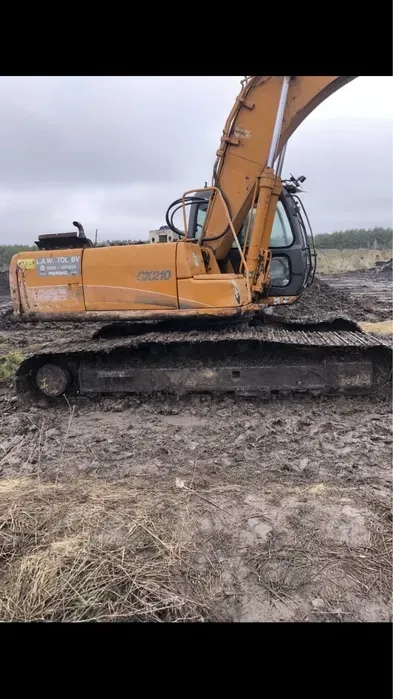 Гусеничний екскаватор