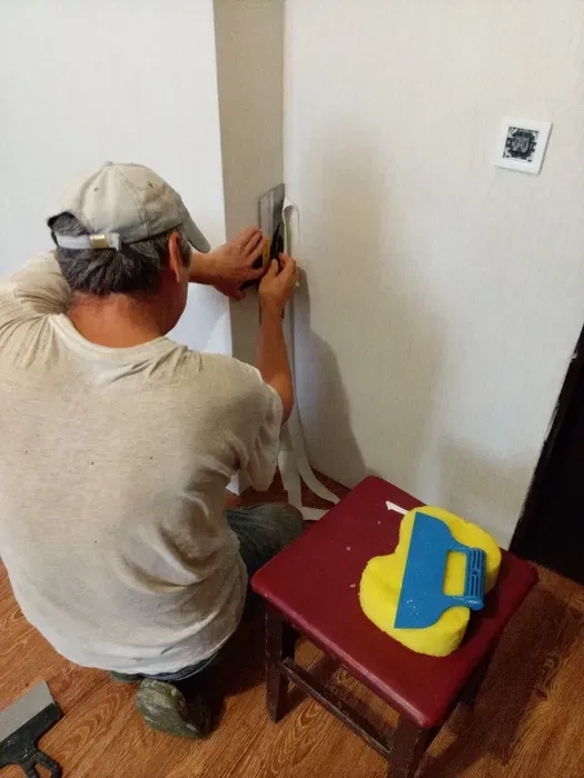 Поклейка шпалер будь-якого типу. Нанесення рідких шпалер. Підготовка.