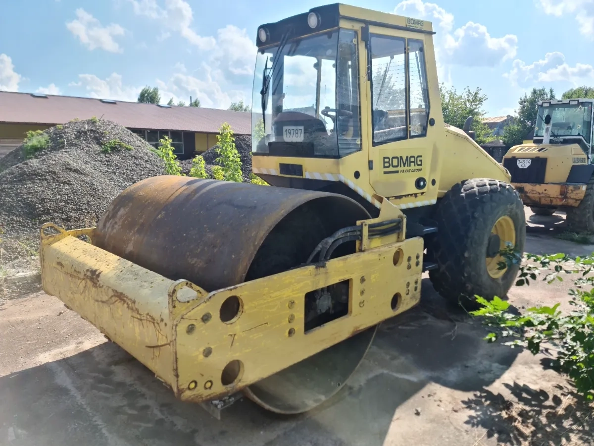 Послуги дорожнього котка BOMAG BW 211 D-40