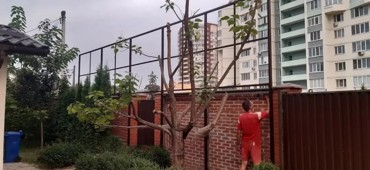 Паркан із полікарбонату будівництво , виготовлення , монтаж огорож будь - якого типу