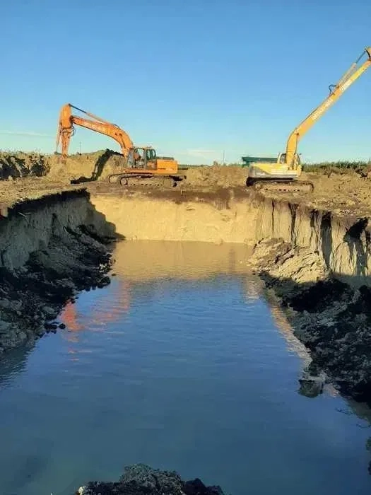 Гусеничний экскаватор ,чистка става, озера, копання під басейни.