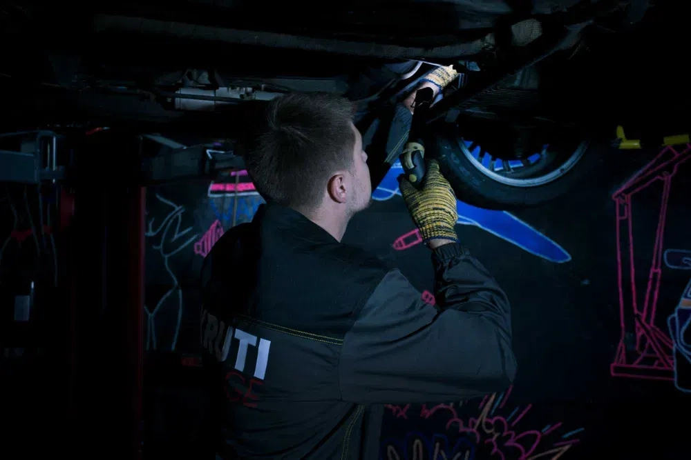 СТО та Автосервіс: Пропонуємо ремонт, діагностику перед покупкою та повну перевірку автомобіля.