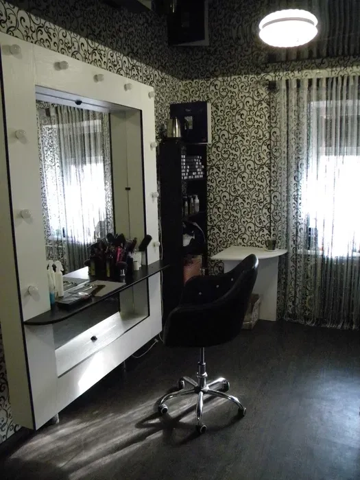 Приміщення під майстерню склад перукарню офіс