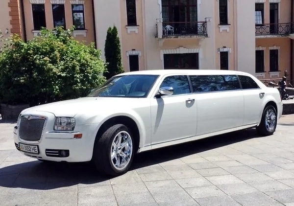 004 Лімузин на весілля Chrysler 300C Disco