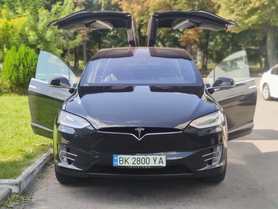 Весільний авто кортеж TESLA Model S, X ,лимузин на весілля BMW M