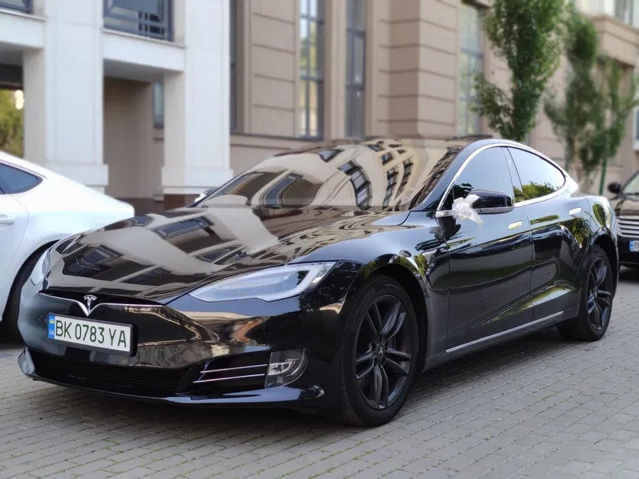 Весільний авто кортеж TESLA Model S, X ,лимузин на весілля BMW M