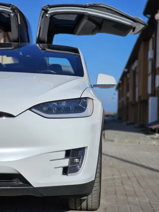 Весільний авто кортеж TESLA Model S, X ,лимузин на весілля BMW M