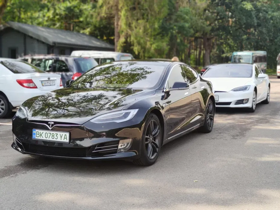 Весільний авто кортеж TESLA Model S, X ,лимузин на весілля BMW M