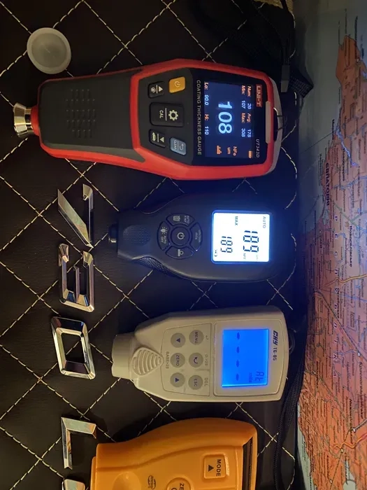 Товщиномір для перевірки автомобіля на предмет ДТП