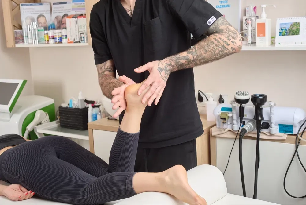 Масаж/Мануальна терапія/Вправка міжхоебцевих дисків