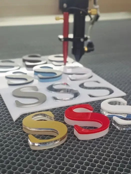 Лазерна порізка та гравірування