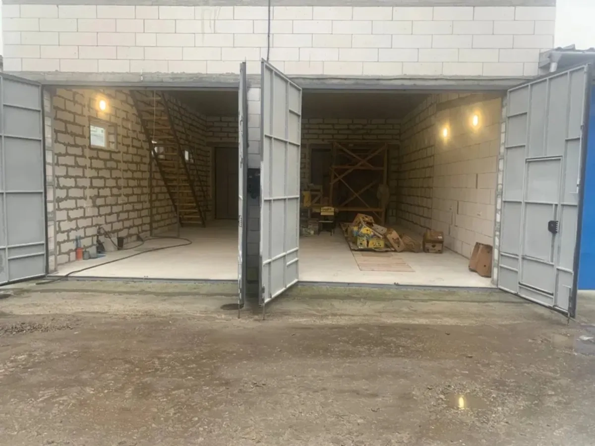 Гараж у кооперативі «Віраж», піщаний