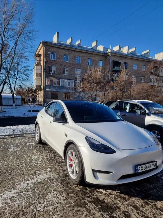 Авто з водієм і без