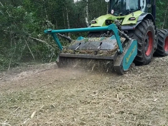 Мульчувач (подрібнювач рослинних рештків)