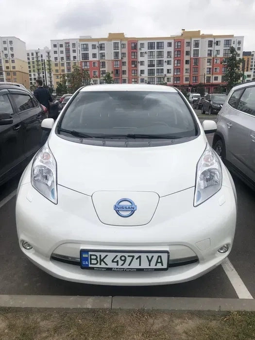 Електромобіль Nissan leaf. Стаж водіння мін. 2 роки