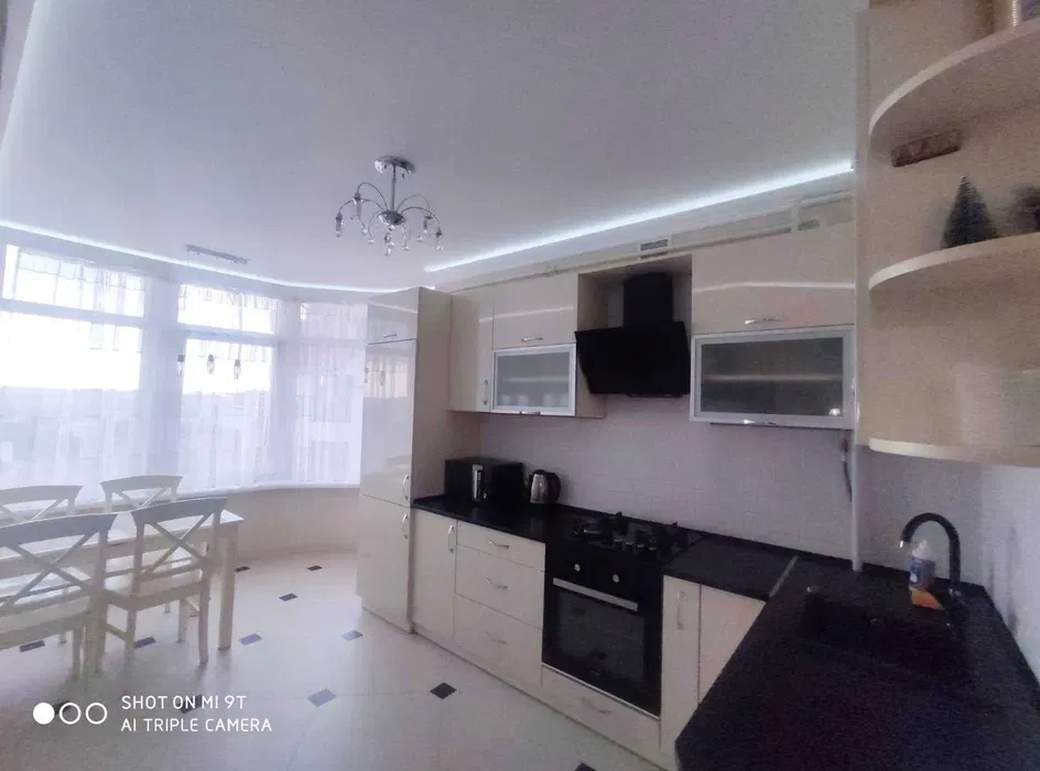 ВІЛЬНО! Центр. Паркінг!!!2х км квартира біля мед-палацу.