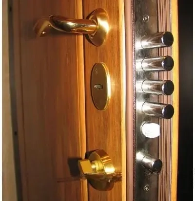 Заміна замків у двері «Новий Світ» ремонт, заміна замків, ручок, циліндра Київ Святополетрове Крюковщина