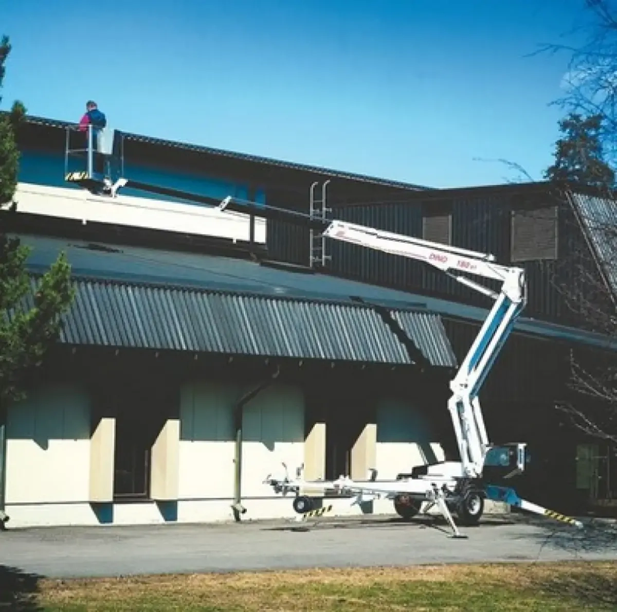 Електричний телескопічний підйомник DINO 150T