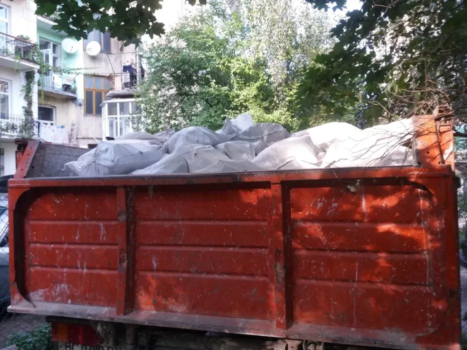 Вивіз будівельного сміття та старих меблів — швидко й надійно