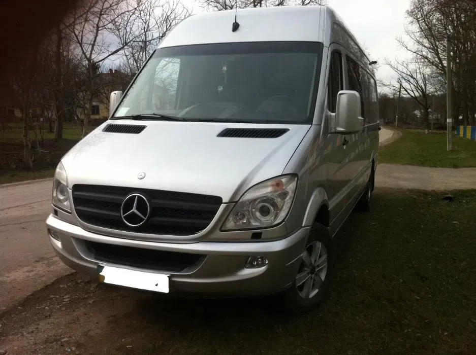 Регулярні перевезення передач та пасажирів за маршрутом Італія-Україна