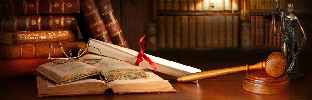 Адвокат - професійні юридичні послуги