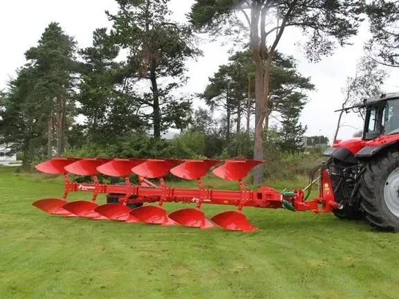 Плуг KVERNELAND (1662) для оранки землі