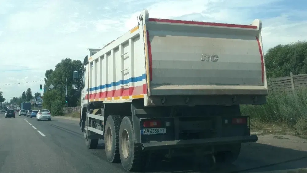 Риття траншей. Копаємо басейни. Гусеничний міні екскаватор