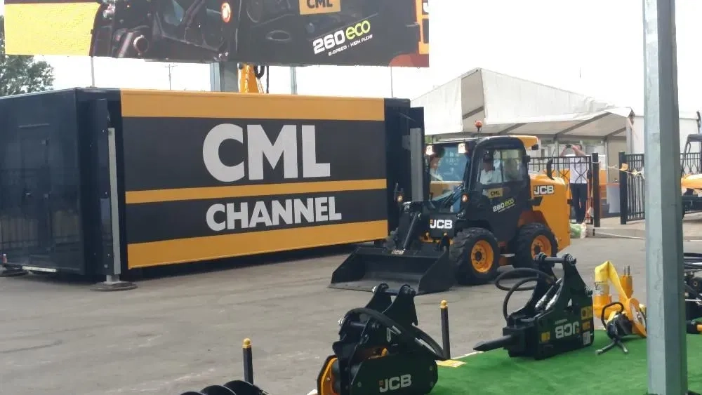 Риття траншей. Копаємо басейни. Гусеничний міні екскаватор