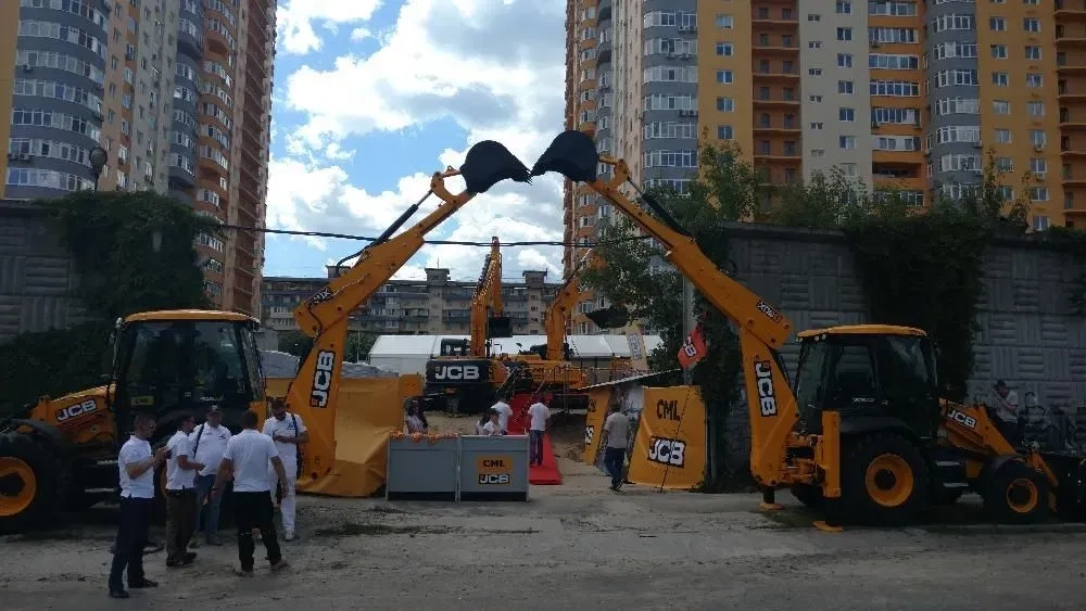 Риття траншей. Копаємо басейни. Гусеничний міні екскаватор