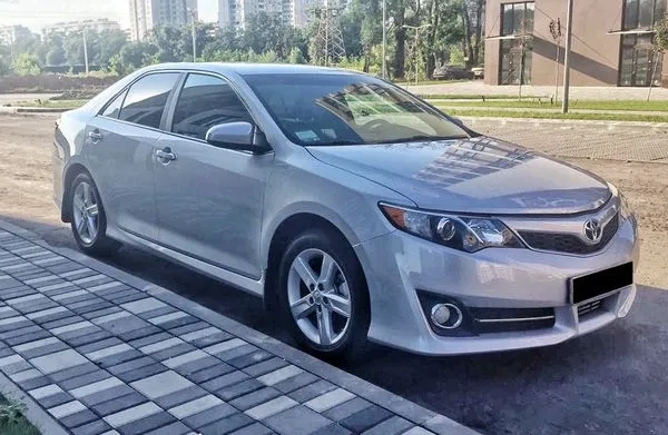 148 Авто на весілля Toyota Camry V50 срібляста