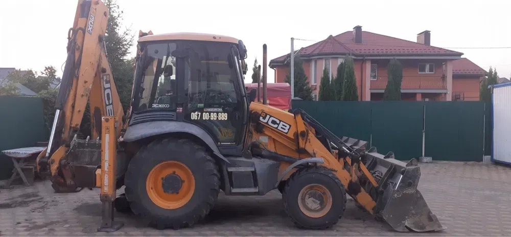 Екскаватор JCB з водієм 
