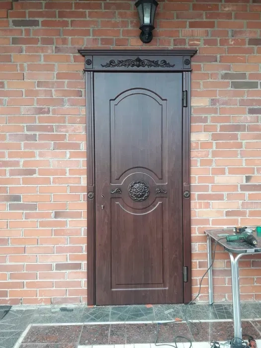 Ремонт, реставрація металевих дверей, установка замків, МДФ накладок