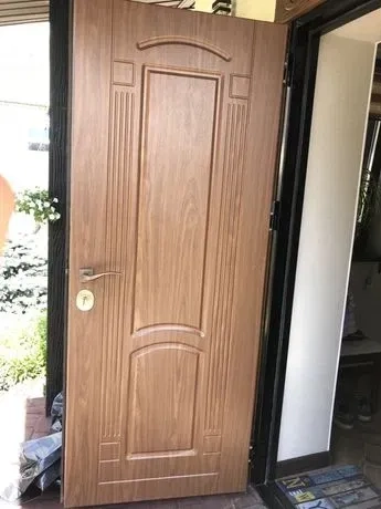 Ремонт, реставрація металевих дверей, установка замків, МДФ накладок