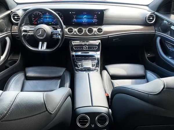 344 Mercedes Benz E-class EQ W213 E220d чорний з водієм