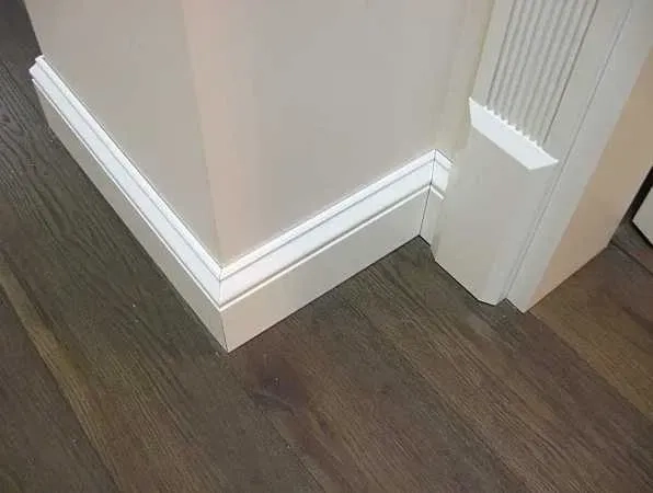 Установку плинтусов МДФ в Харькове с подрезкой 45° выполнит мастер (130грн. пог.м.)