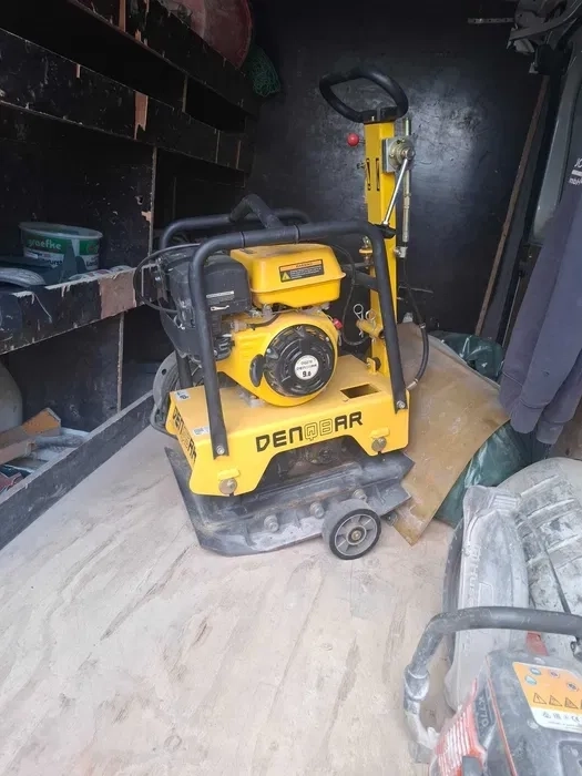 Професійний ущільнювач з віброплитою 188 кг