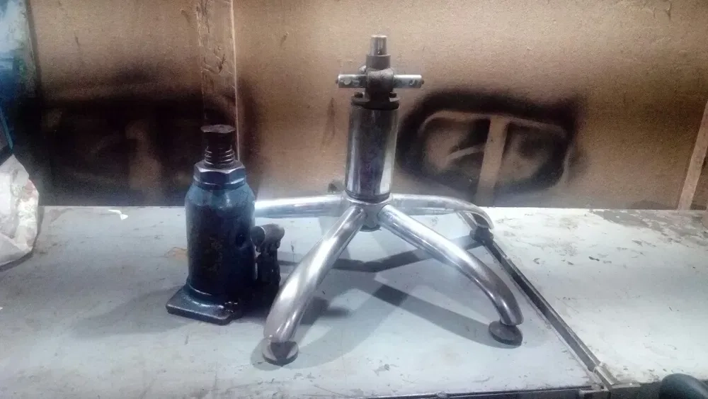 Ремонт перукарських крісел, домкратів, комп'ютерних стільців.